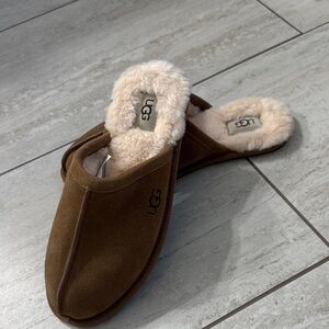 UGG Chestnut Suede Shearling-Trim Mule Slippers.. ladies size 9… new